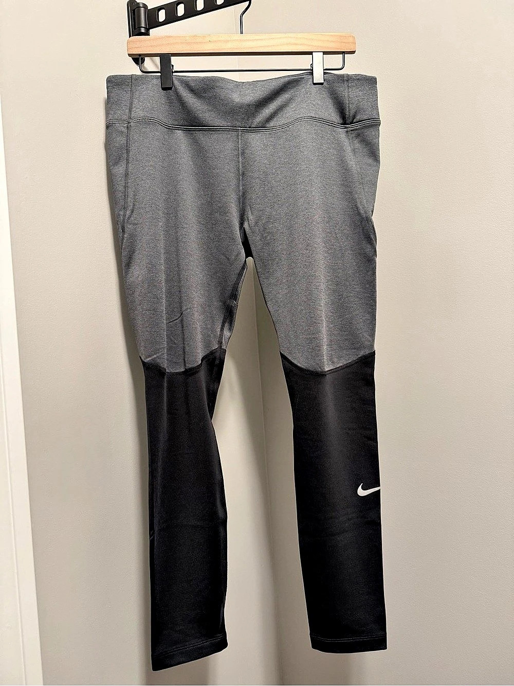Nike Dri-FIT Color Block Leggings in Gray & Black Like New